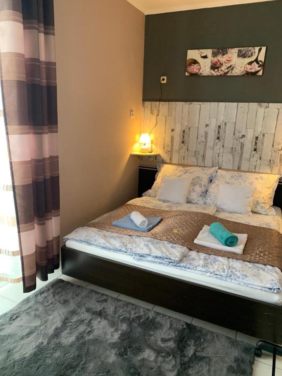 Posteľ alebo postele v izbe v ubytovaní Furó-Lak 1 Apartman Hajdúszoboszló