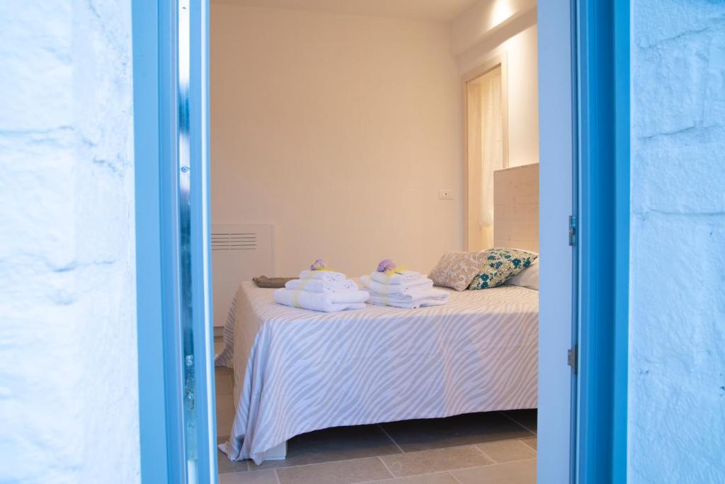 A bed or beds in a room at Dimore Angiulli - Trulli di Charme