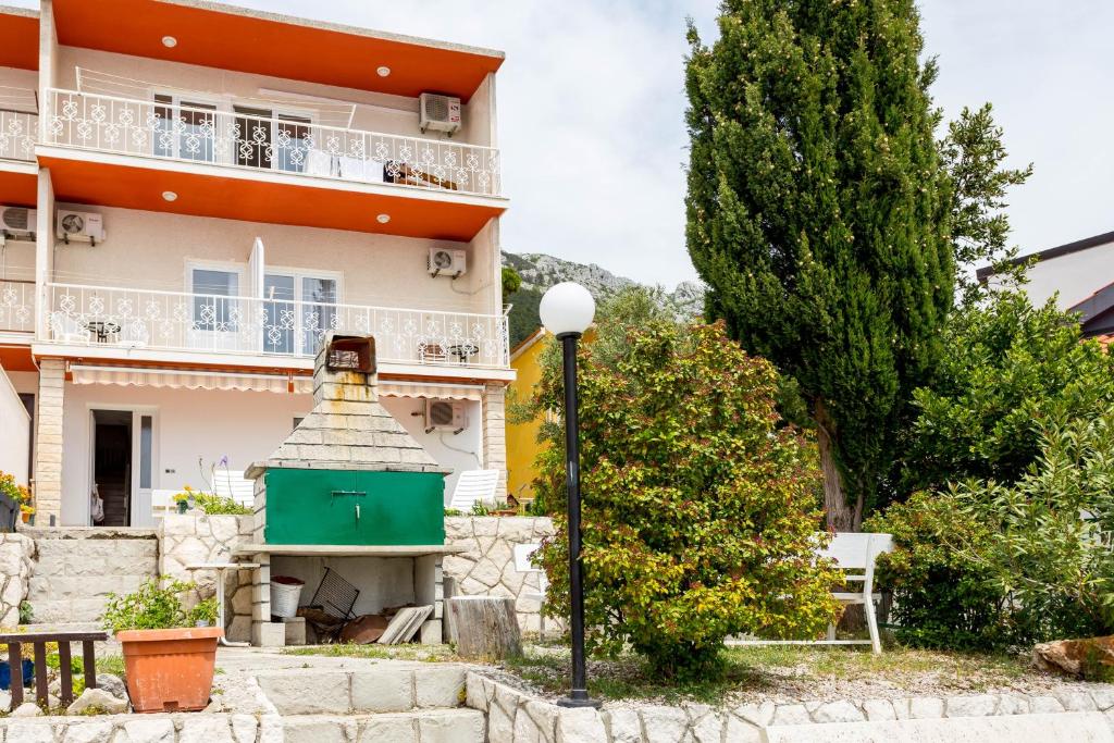 Budova, kde se apartmán nachází