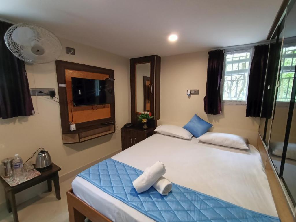 Postel nebo postele na pokoji v ubytování Bhavan Resorts