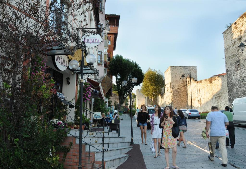 Megara Palace - Old City