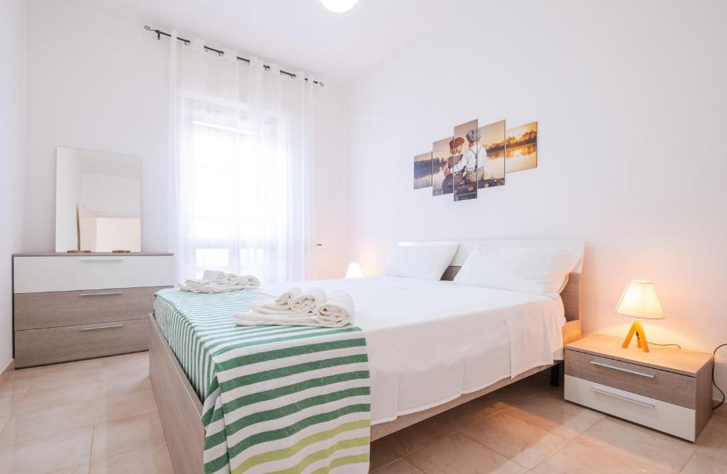 Postel nebo postele na pokoji v ubytování Apartment Mikao - Torre Pali