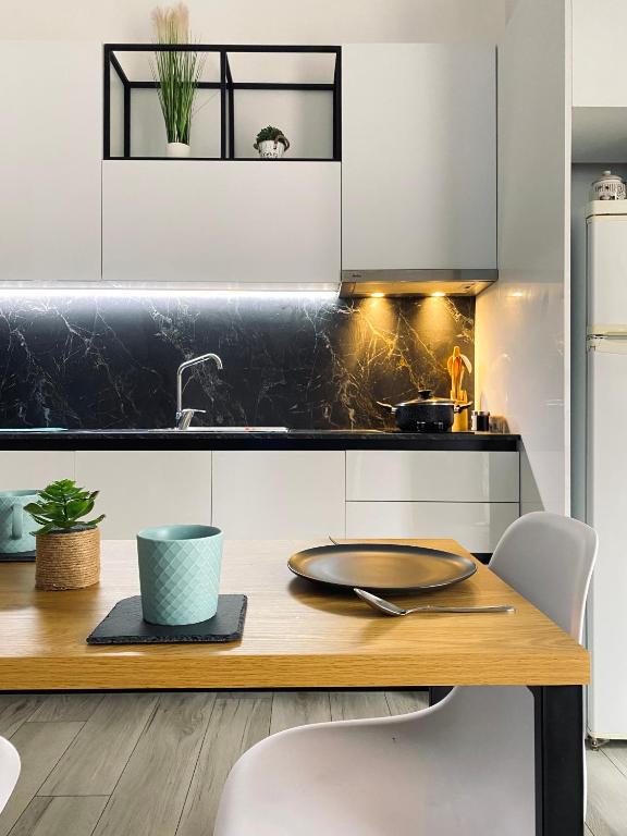 Newly renovated ONE bedroom apartment in Tirana - Image 9