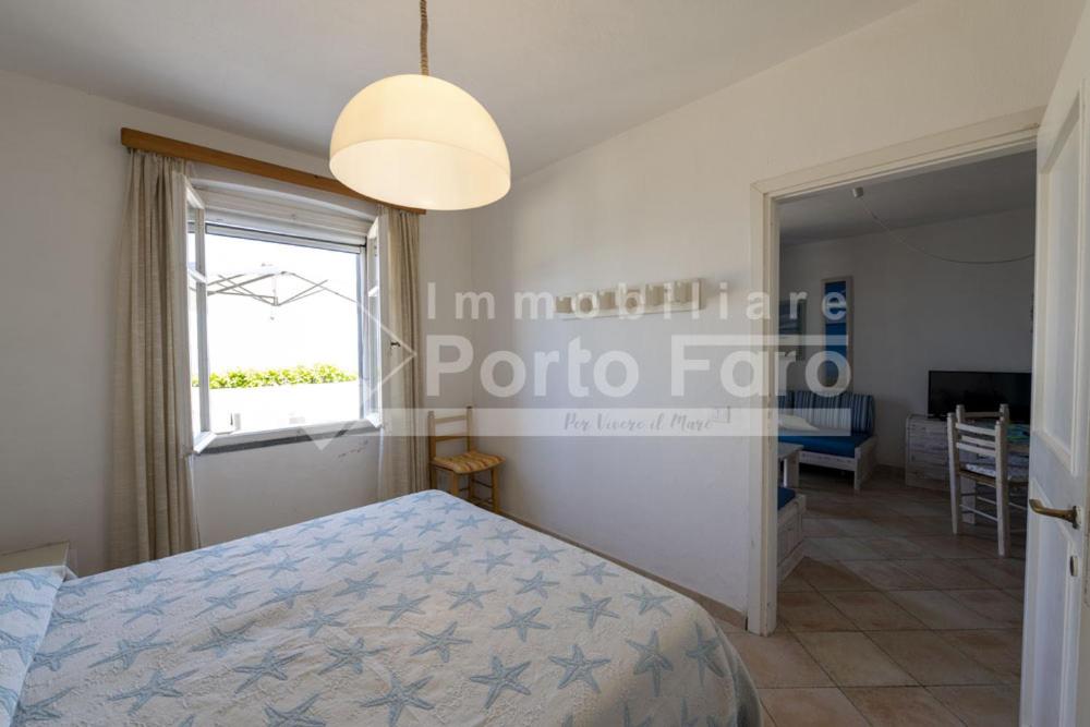 Posteľ alebo postele v izbe v ubytovaní 2 PINETA - Ampio quadrilocale sulla spiaggia di Porto Faro
