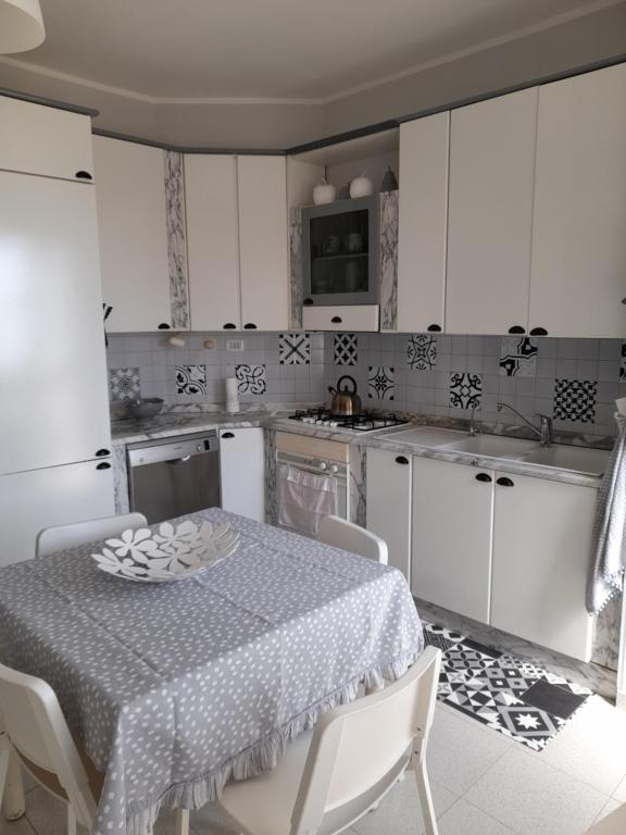 Kuchnia lub aneks kuchenny w obiekcie La Casa di Luzzo