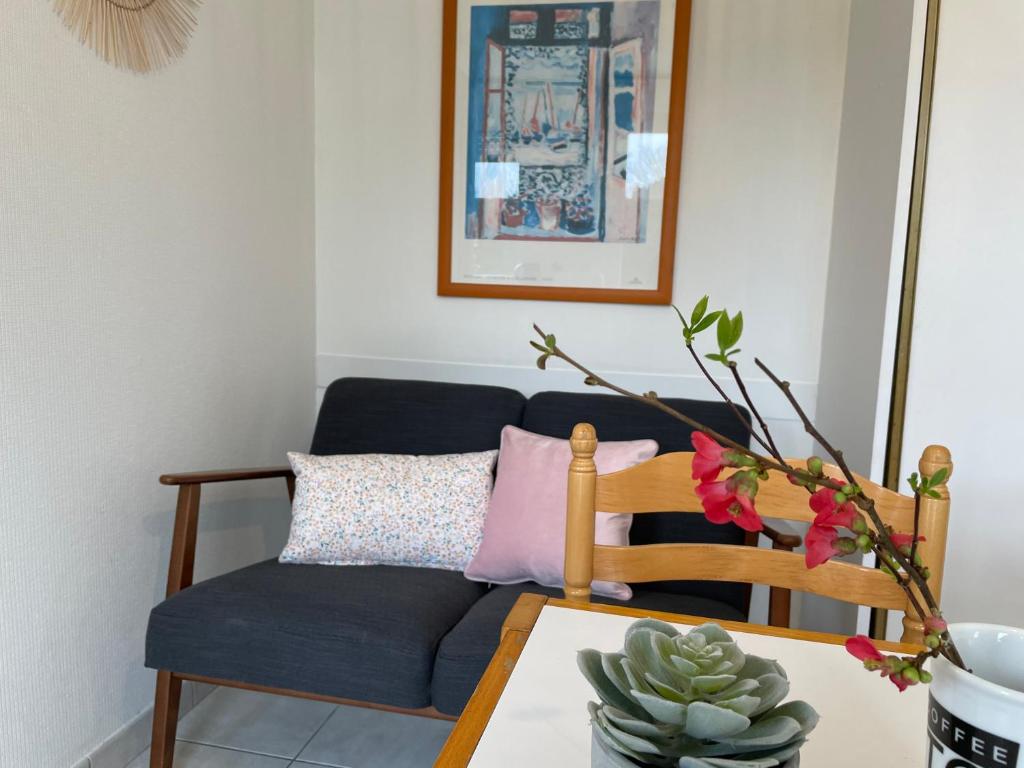 a living room with a couch and a table at Lebraz 2 in Saint-Lunaire