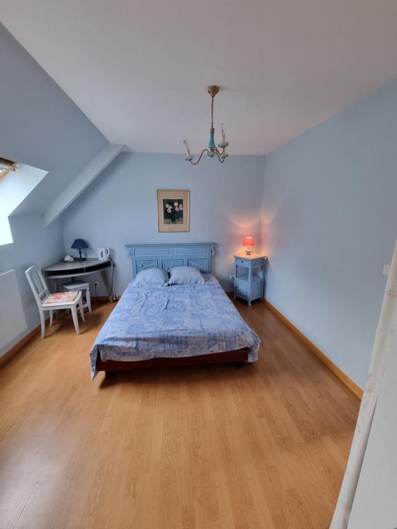 Postel nebo postele na pokoji v ubytování Chambre Miro - Closeries du Golfe