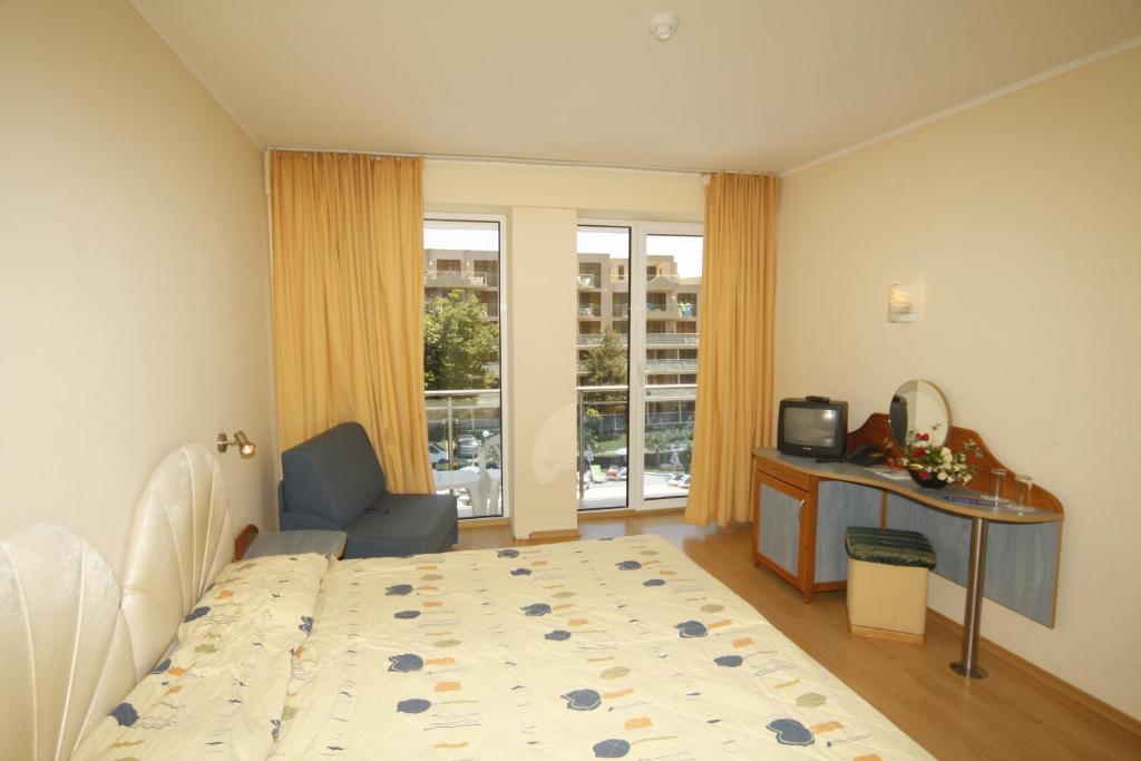 Standard Double or Twin Room with Balcony (2 Adults + 1 Child)