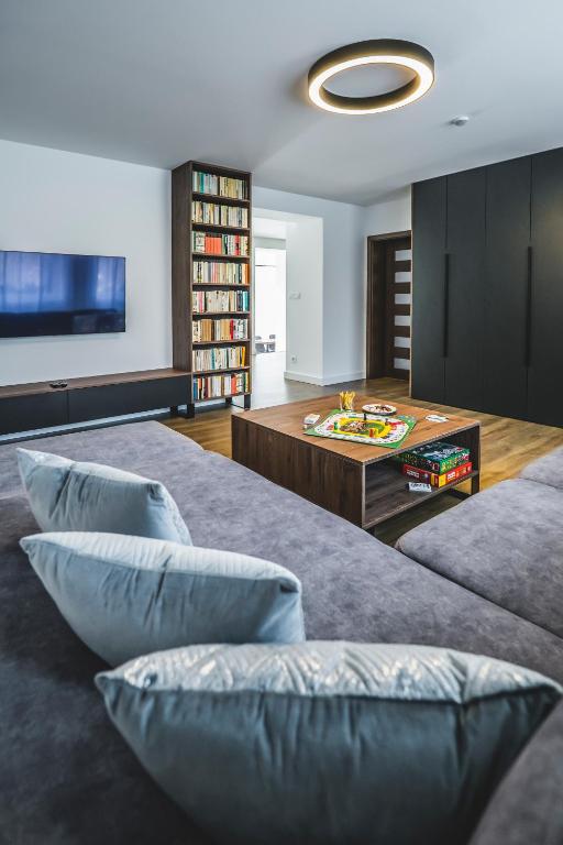 Knihovna v apartmánu