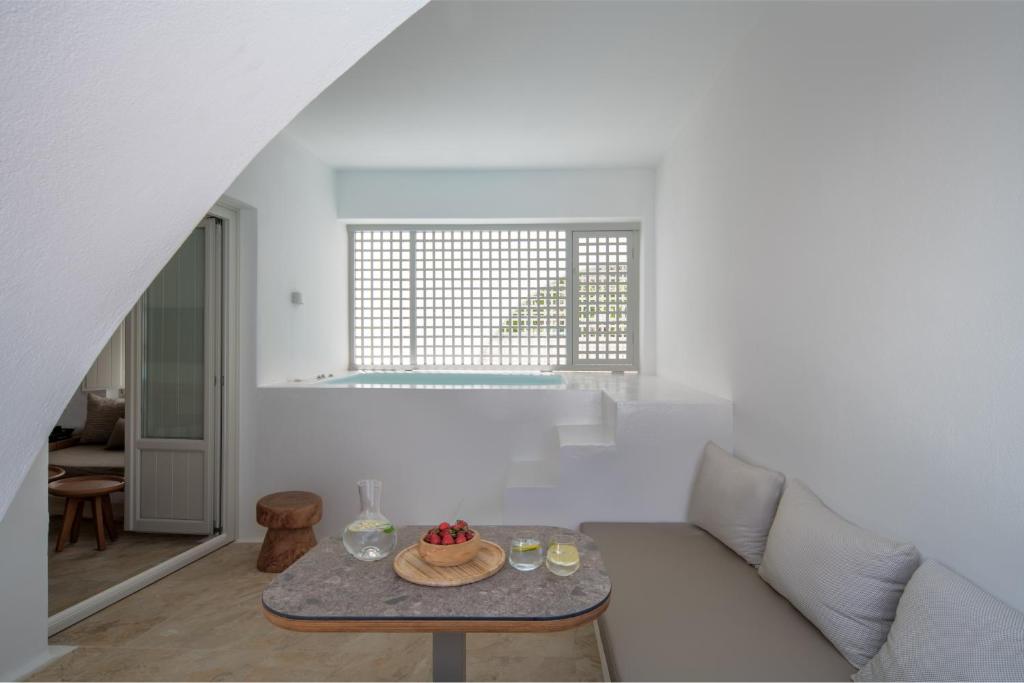 Santorini Kastelli Resort - Luxury Suite With Outdoor Hot Tub