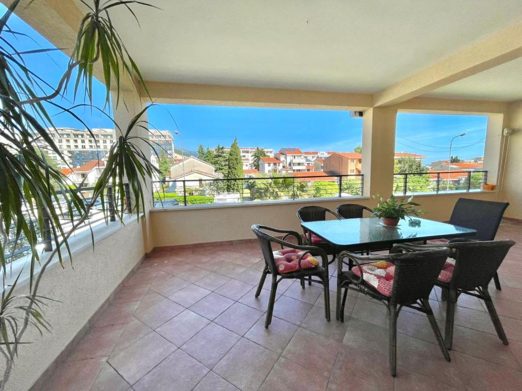Family three bedroom Apartment Mimoza 2 - Three-Bedroom Apartment