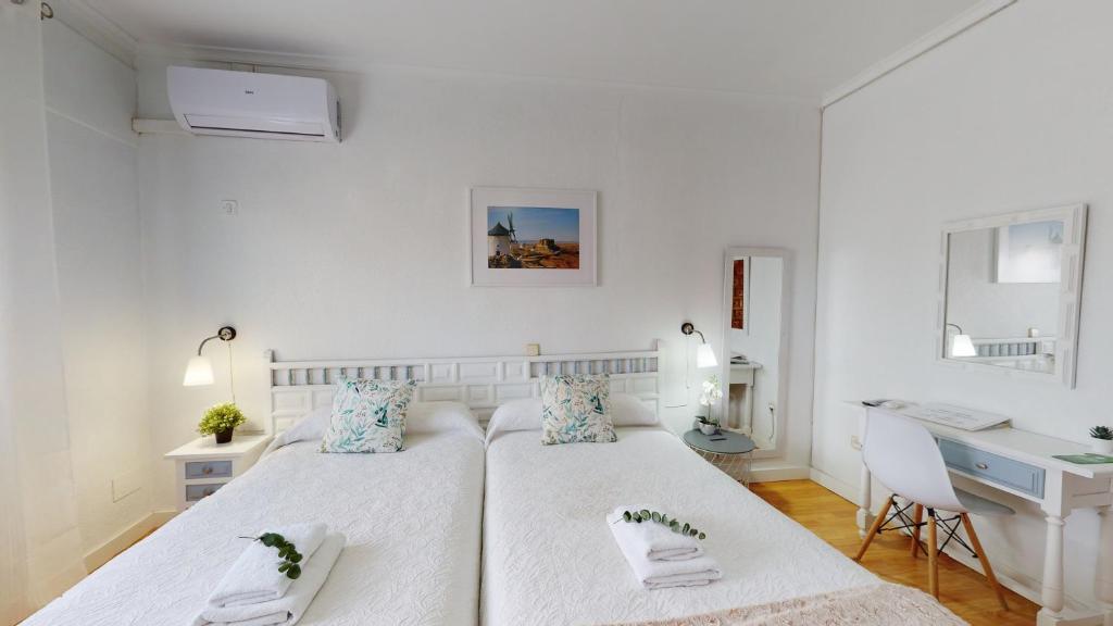 Postel nebo postele na pokoji v ubytování Hotel Consuegra