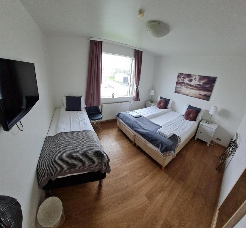 Postel nebo postele na pokoji v ubytování Höfn Guesthouse