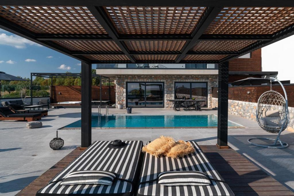 Basen w obiekcie amara luxury villas lub w pobliżu