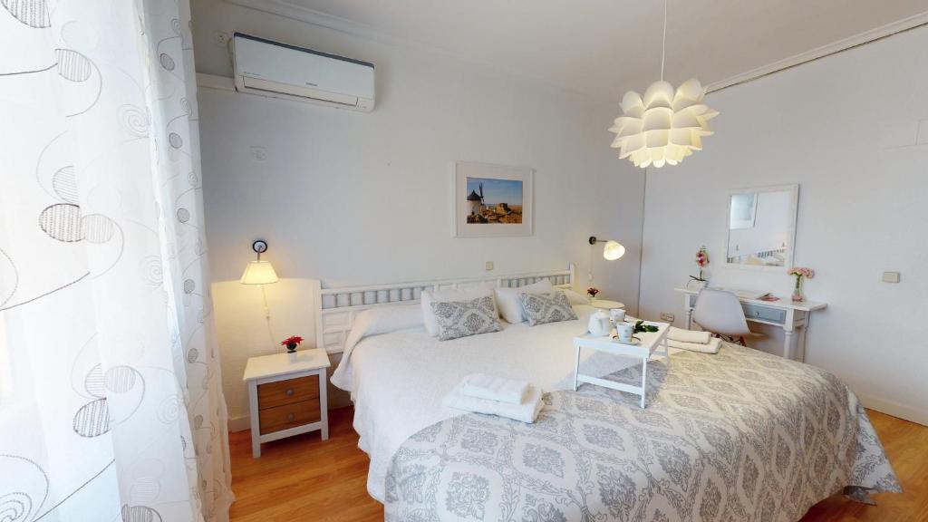 Postel nebo postele na pokoji v ubytování Hotel Consuegra