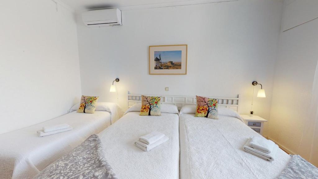 Postel nebo postele na pokoji v ubytování Hotel Consuegra