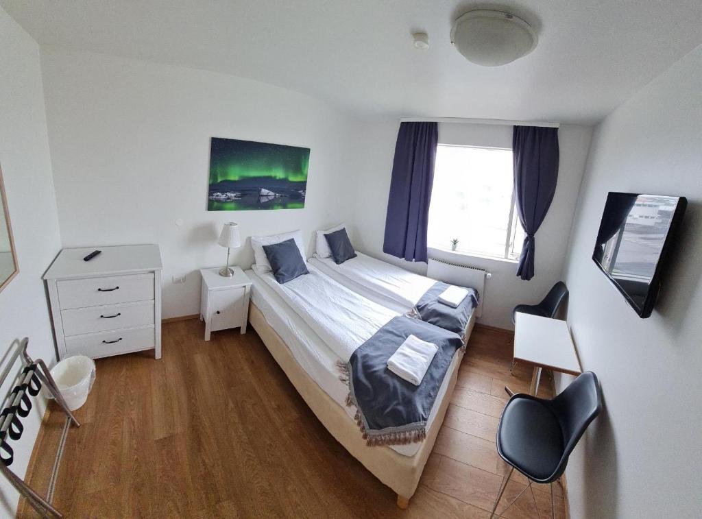 Postel nebo postele na pokoji v ubytování Höfn Guesthouse