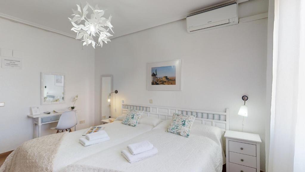 Postel nebo postele na pokoji v ubytování Hotel Consuegra