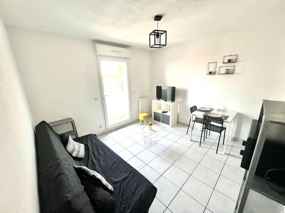 Fotografia z galérie ubytovania Le Studio 18 à Nîmes, proche centre ville & Gare TGV, Wifi Balcon v destinácii Nîmes