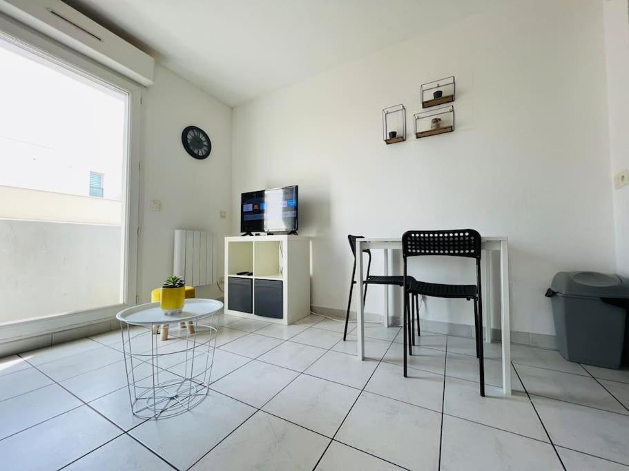 Fotografia z galérie ubytovania Le Studio 18 à Nîmes, proche centre ville & Gare TGV, Wifi Balcon v destinácii Nîmes