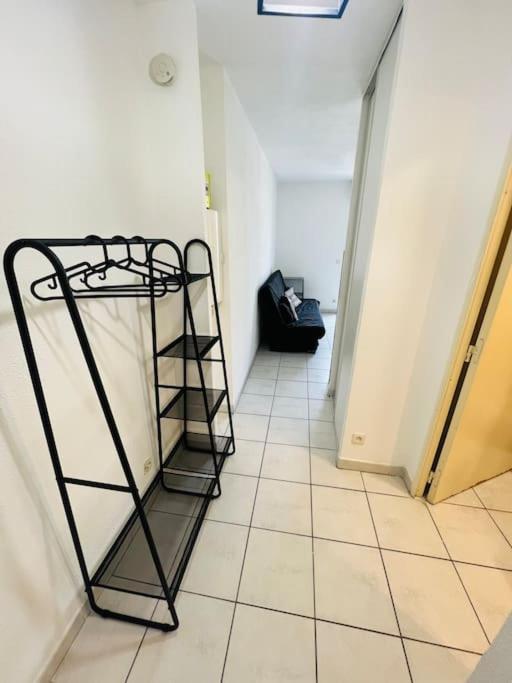 Fotografia z galérie ubytovania Le Studio 18 à Nîmes, proche centre ville & Gare TGV, Wifi Balcon v destinácii Nîmes