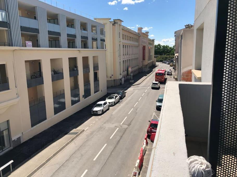 Fotografia z galérie ubytovania Le Studio 18 à Nîmes, proche centre ville & Gare TGV, Wifi Balcon v destinácii Nîmes
