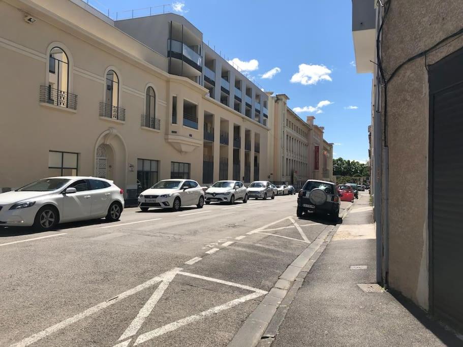 Fotografia z galérie ubytovania Le Studio 18 à Nîmes, proche centre ville & Gare TGV, Wifi Balcon v destinácii Nîmes