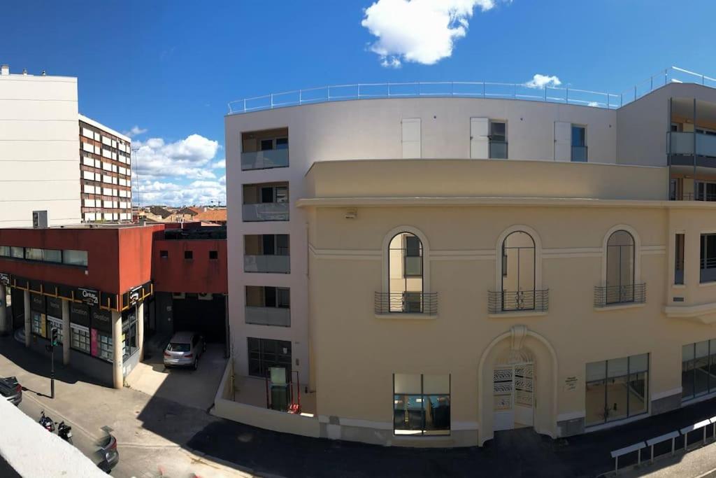 Fotografia z galérie ubytovania Le Studio 18 à Nîmes, proche centre ville & Gare TGV, Wifi Balcon v destinácii Nîmes