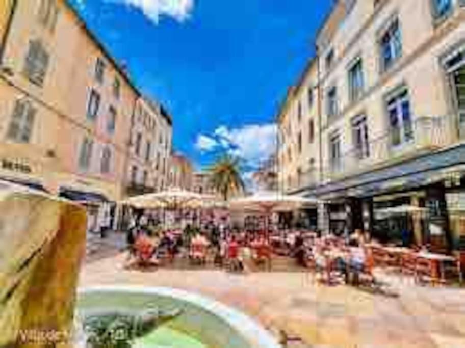 Fotografia z galérie ubytovania Le Studio 18 à Nîmes, proche centre ville & Gare TGV, Wifi Balcon v destinácii Nîmes