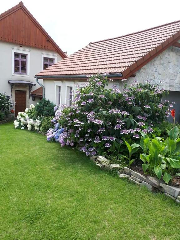 Vonkajšia záhrada v ubytovaní Hortensjowe Wzgórze
