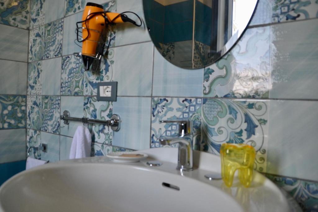 Koupelna v ubytování Sperlonga Paradise Suites 500m dal mare in estate Servizio navetta per Sperlonga centro