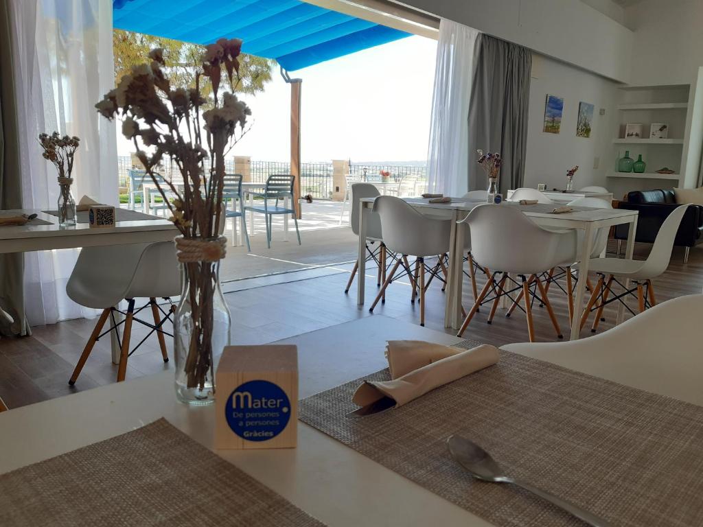 Reštaurácia alebo iné gastronomické zariadenie v ubytovaní Mater Ariany