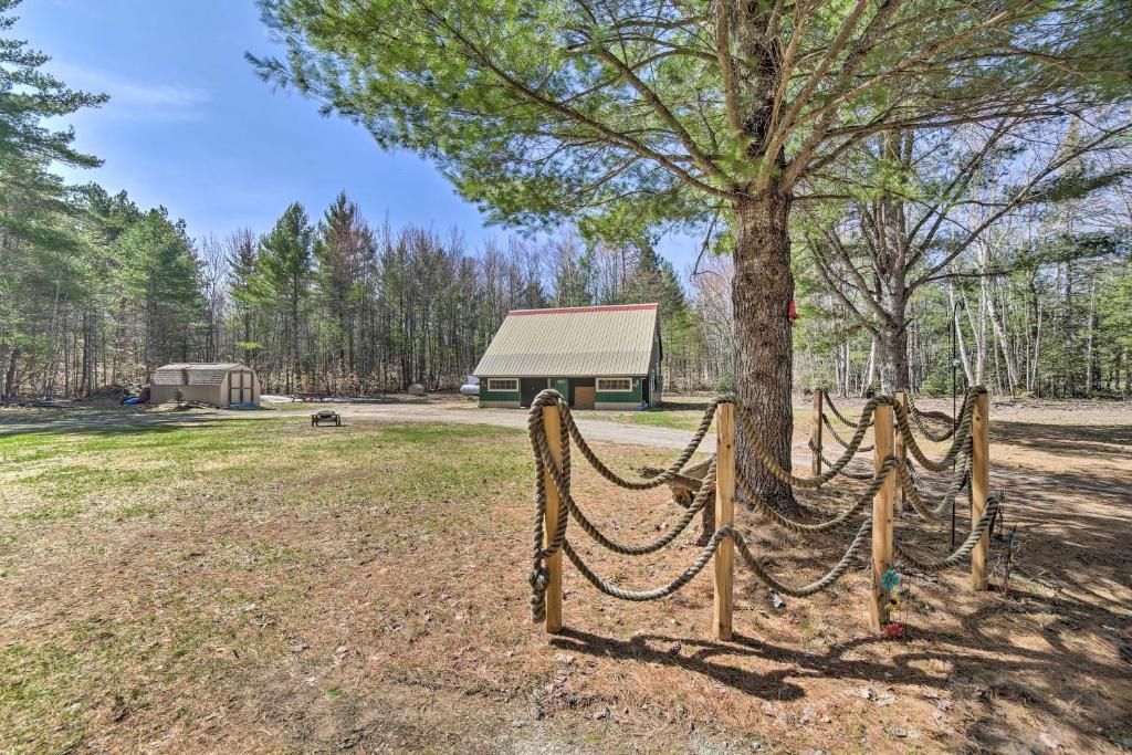 Rural Manistique Home Yard, Near Boat Launch - Housity