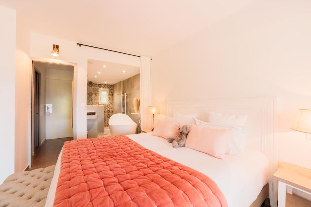 Postel nebo postele na pokoji v ubytování Hôtel Font Mourier
