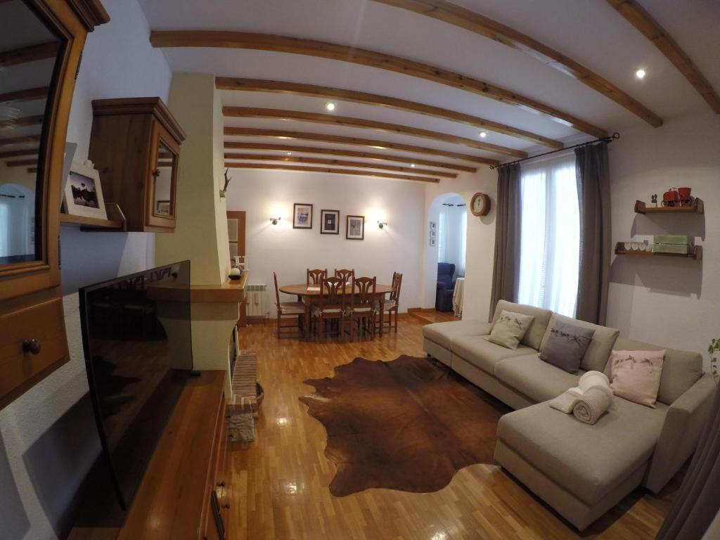 a living room with a couch and a table at Apartamento Rural El Balcón in Alhama de Aragón