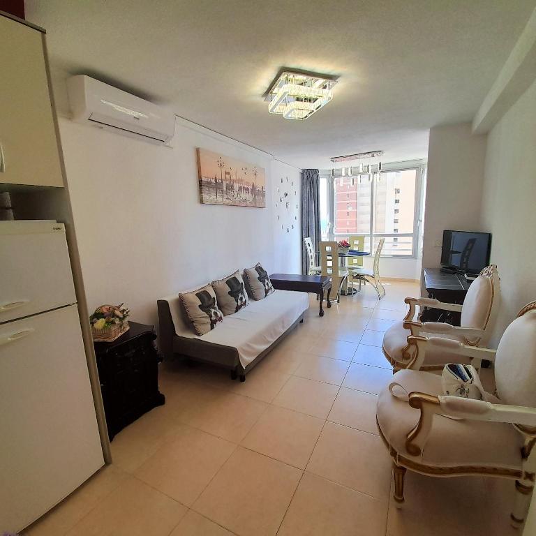 Fotografie z fotogalerie ubytování Apartment Glamour Alhambra Rincon de Loix Benidorm-sea view-free parking, Wi-Fi, pool, new air conditioning v destinaci Benidorm