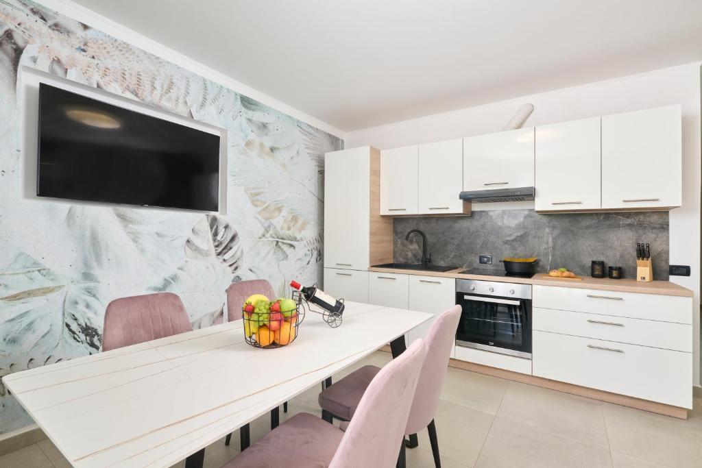 Kuchnia lub aneks kuchenny w obiekcie Apartments Dolcea