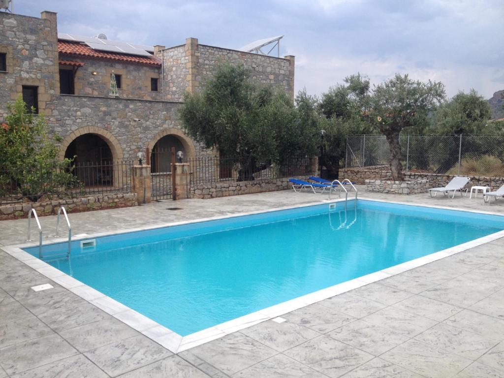 The swimming pool at or close to Io