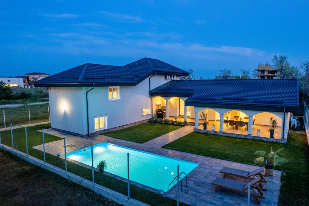 Pool House Mamaia - 三居室别墅