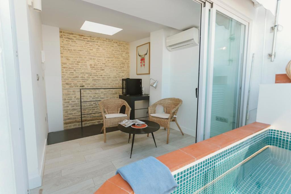 The swimming pool at or close to Empecinado