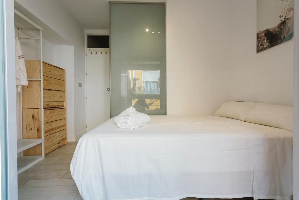 A bed or beds in a room at Empecinado