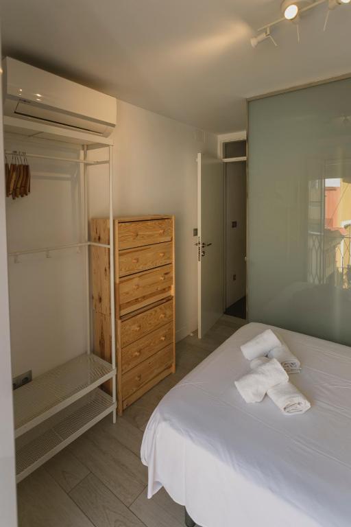 A bed or beds in a room at Empecinado