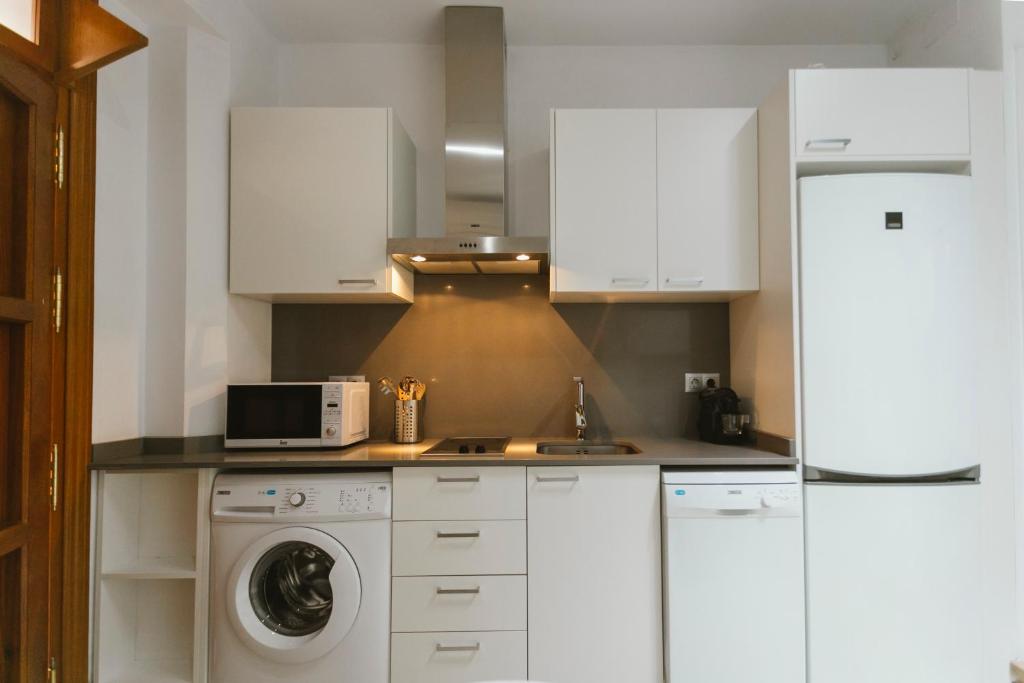 A kitchen or kitchenette at Empecinado