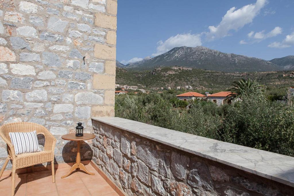 A general mountain view or a mountain view taken from A villát