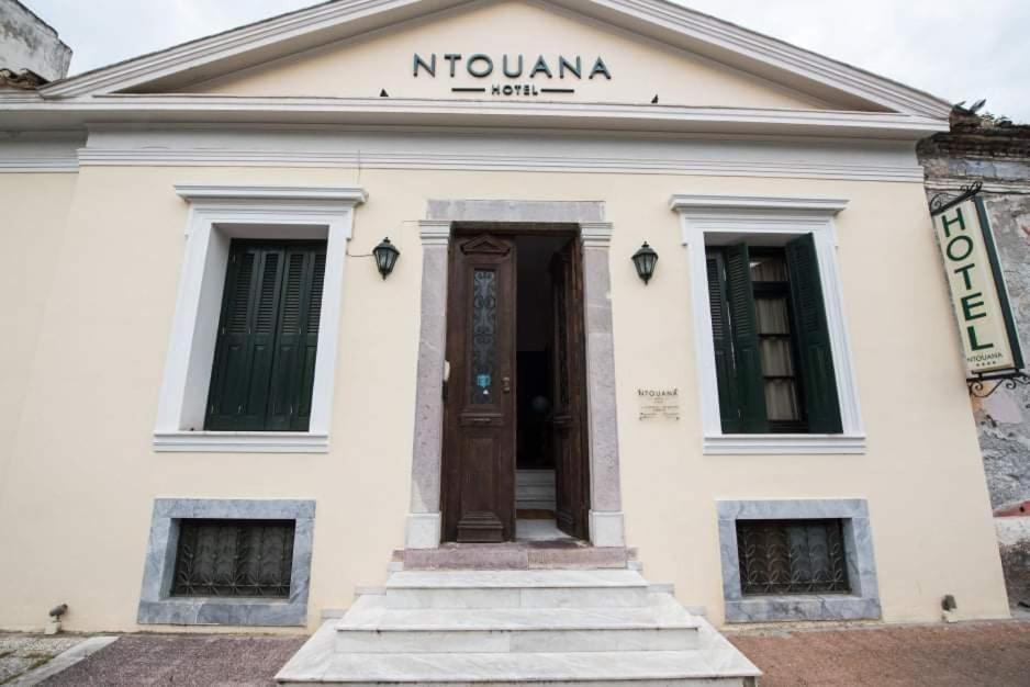 Majutusasutuse Ntouana hotel fassaad või sissepääs