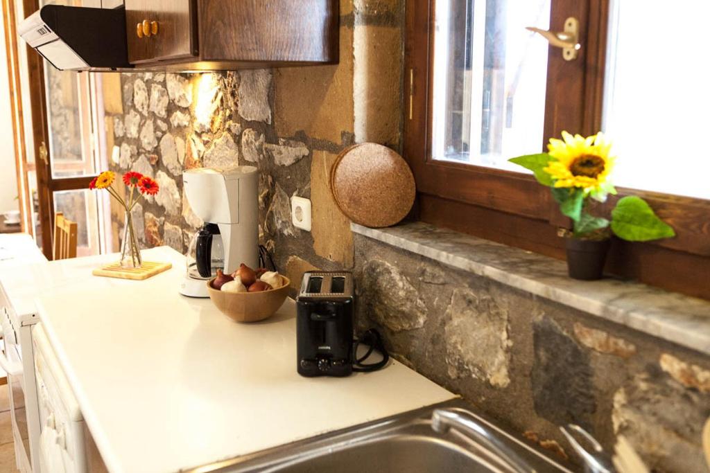 A kitchen or kitchenette at Io