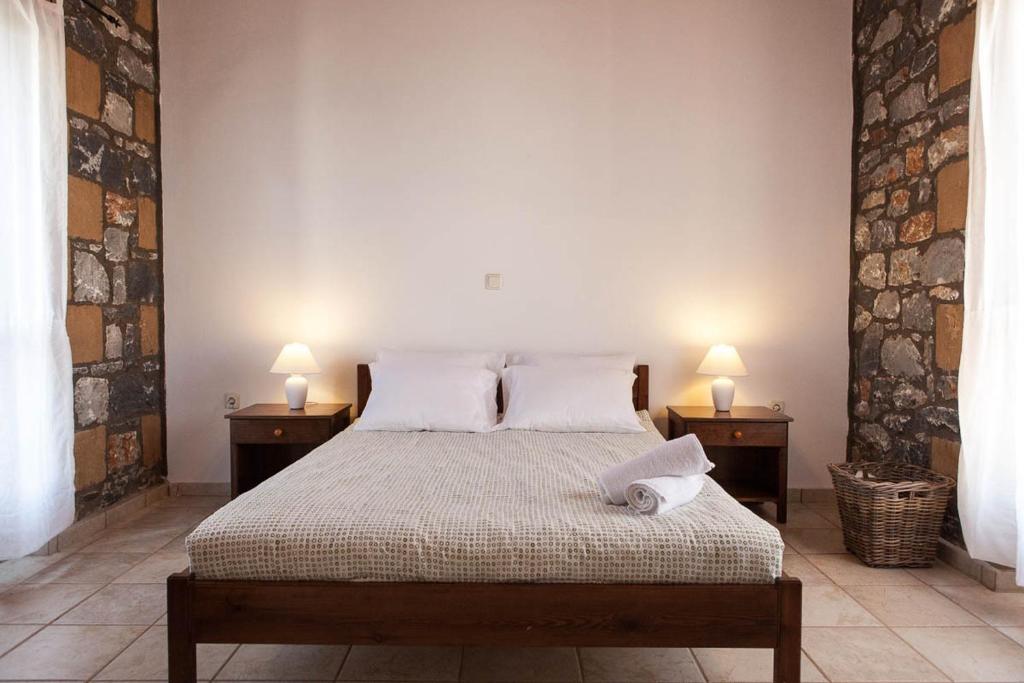 A bed or beds in a room at Io