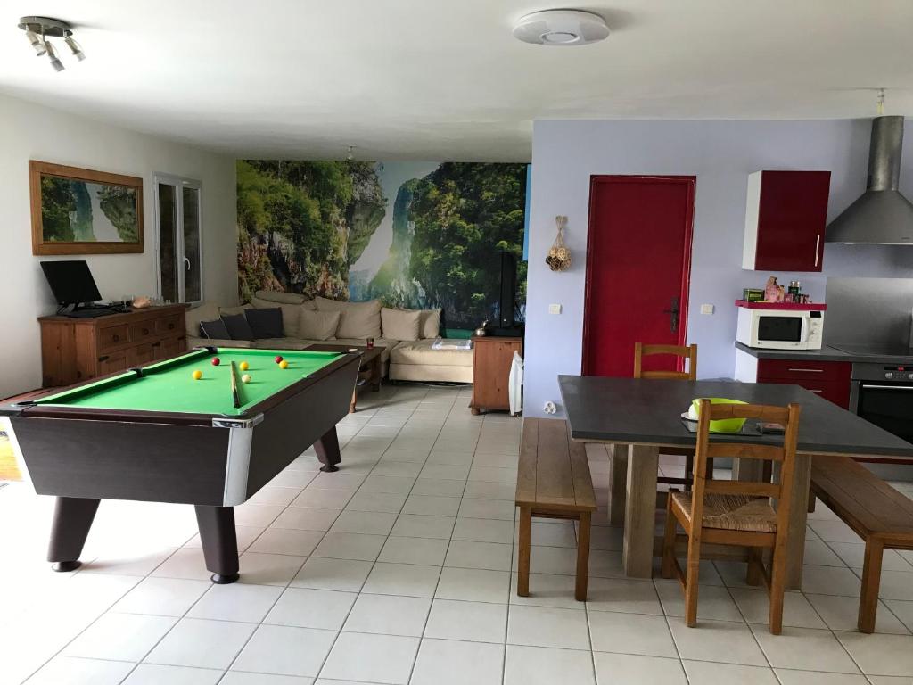 a living room with a pool table in it at Belle Maison au calme 4 à 6 pers. 25mn Futuroscope in Vivonne