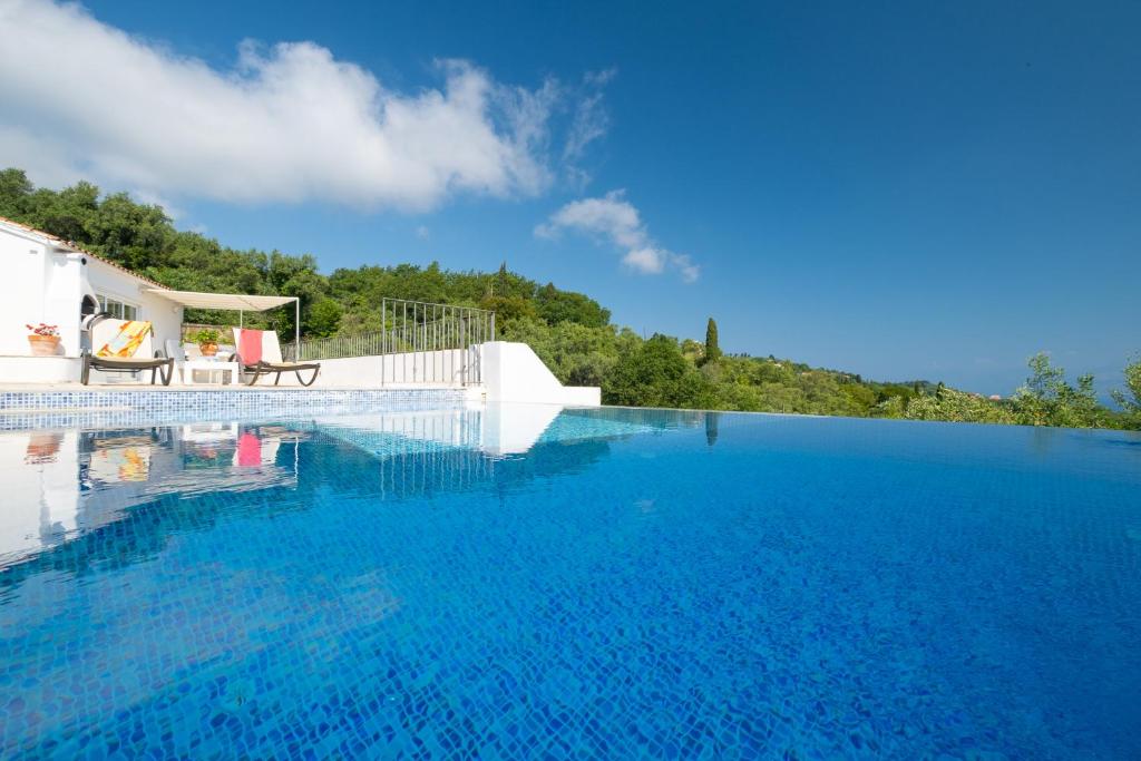 Artist's House Villa with infinity pool in Vigla -Kalami - Kouloura