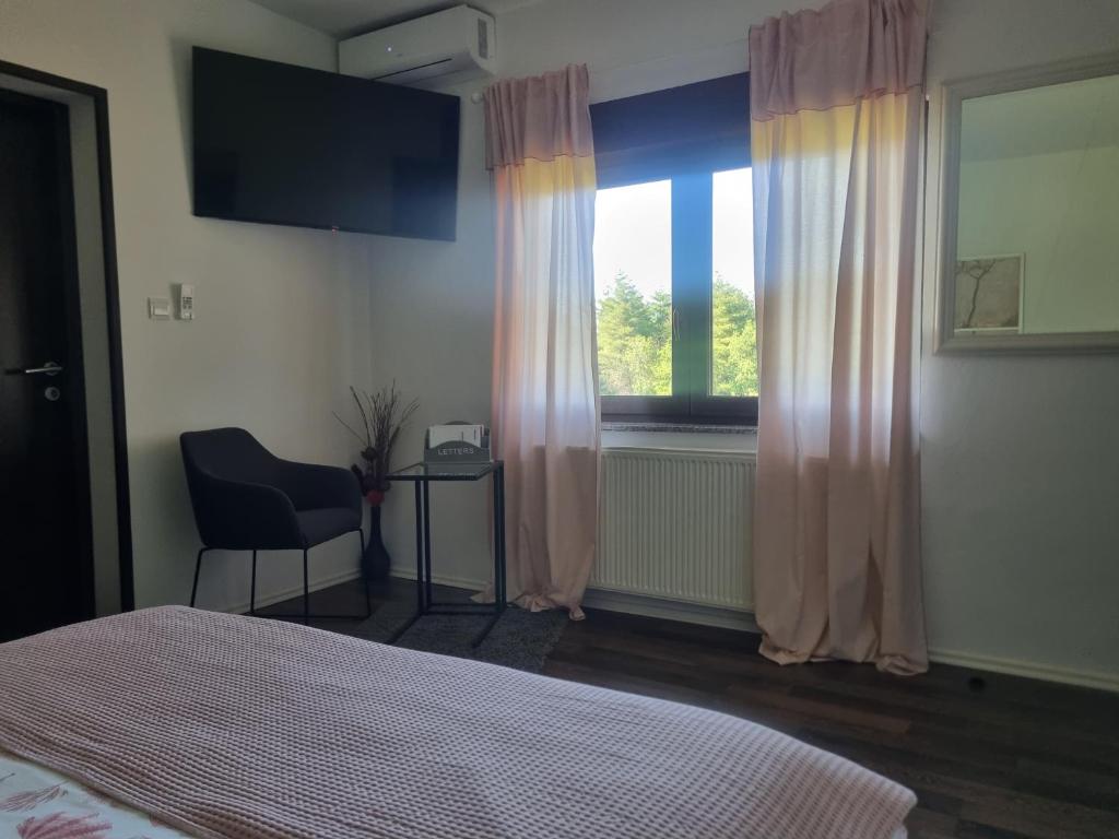 4 Seasons Guest House - 4